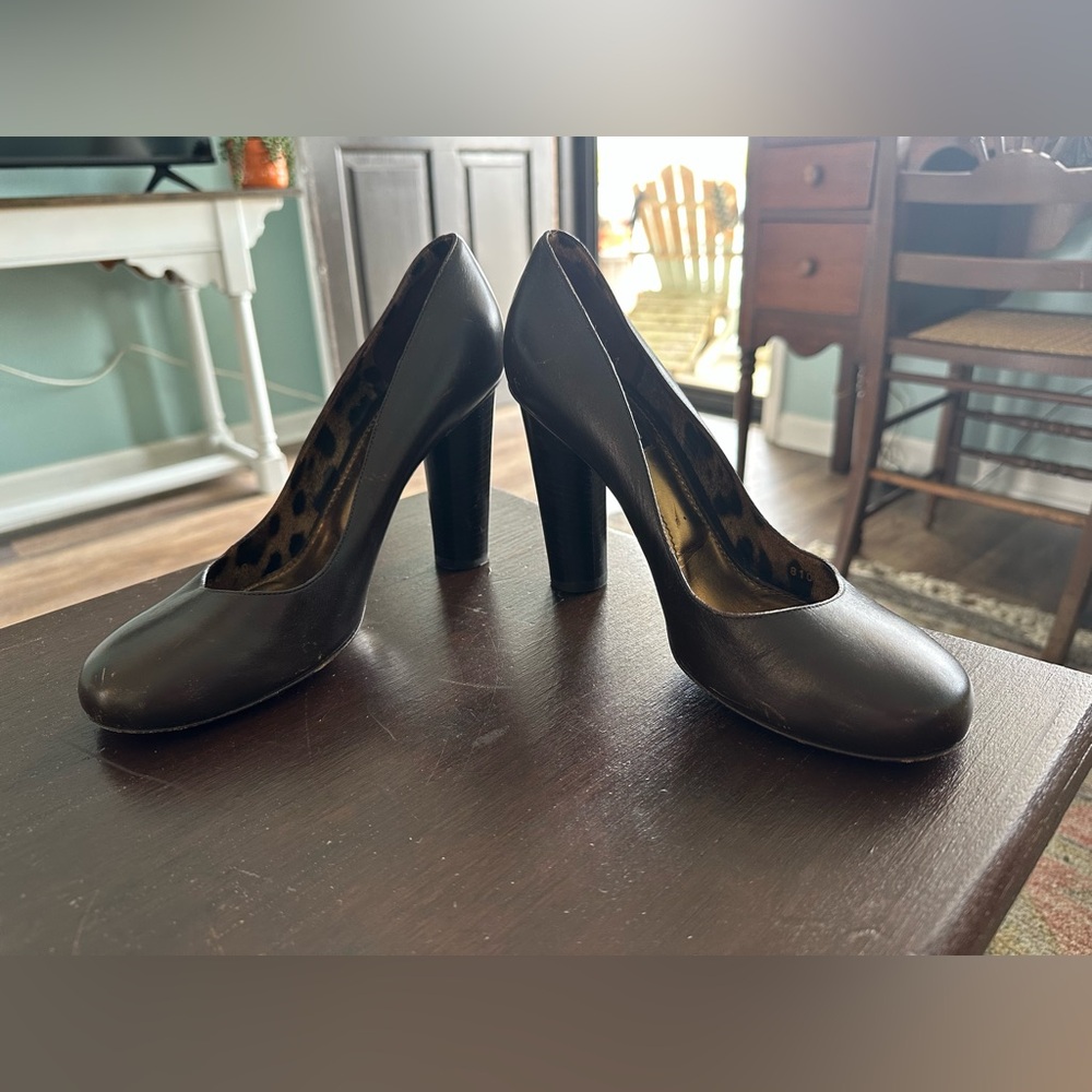 **** Dolce & Gabbana Size 40 VTG Brown Leather Heels - Picture 3 of 10